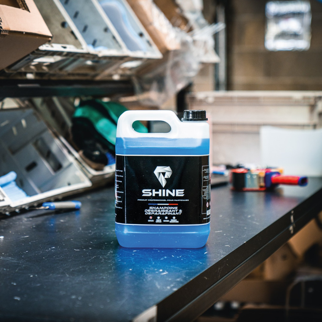Shampoing Dégraissant Déparaffinant Shine – Préparation carrosserie