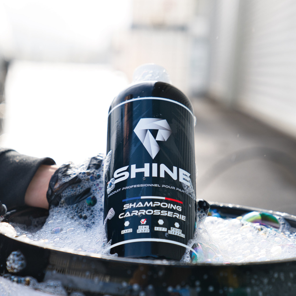 Shampoing carrosserie voiture – Lavage sans traces | Shine