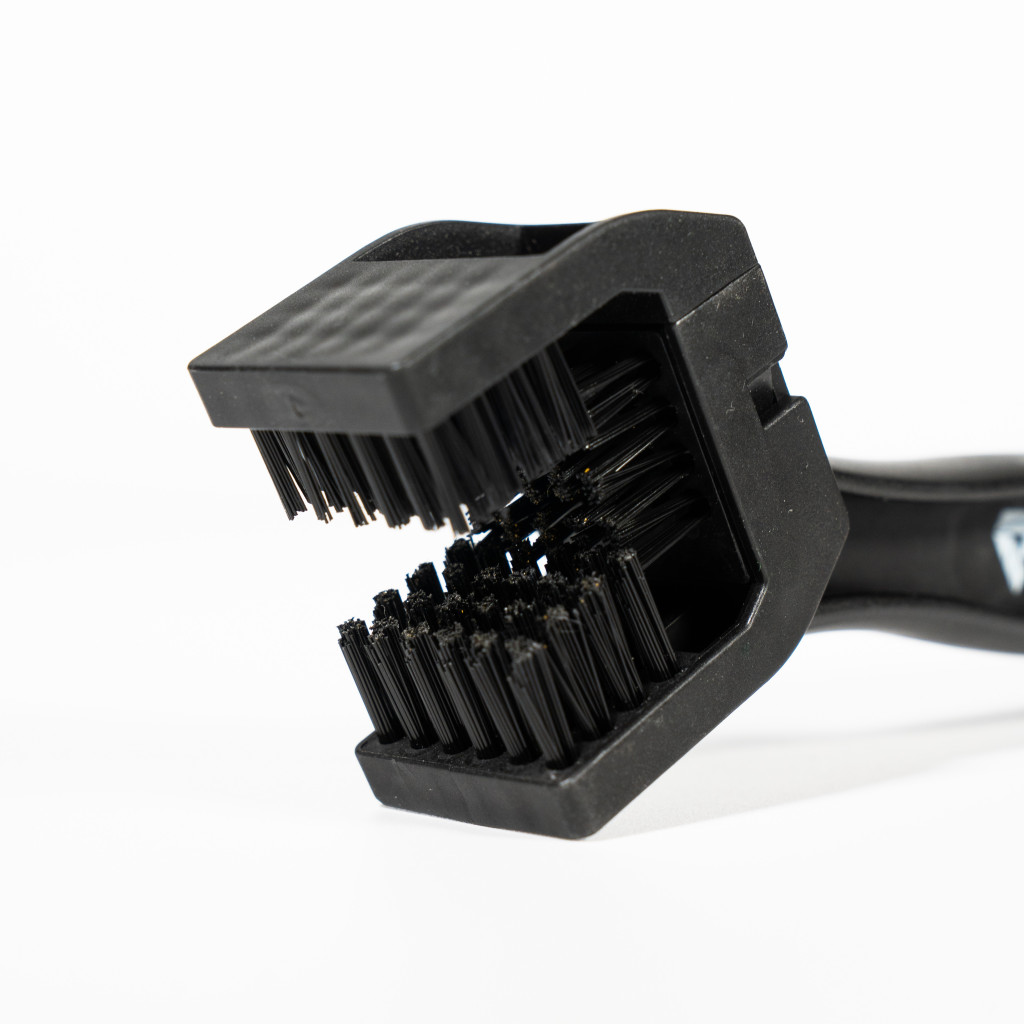 Brosse chaîne moto – Nettoyage précis et rapide | Shine