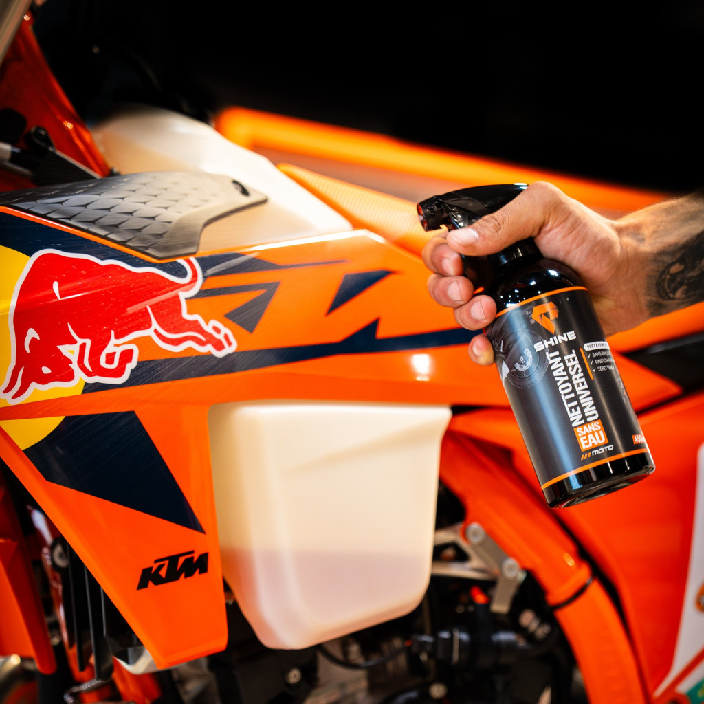 Nettoyant sans eau universel moto
