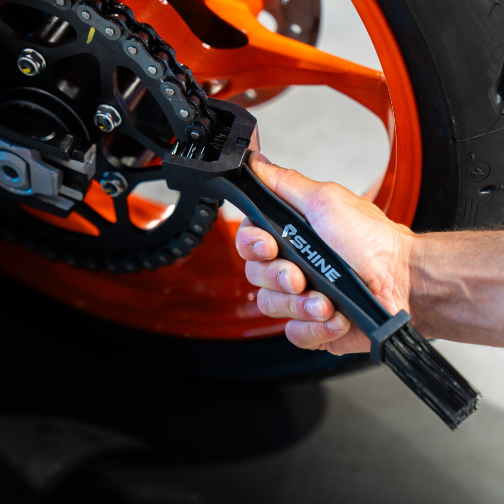 Brosse chaîne moto – Nettoyage précis et rapide | Shine