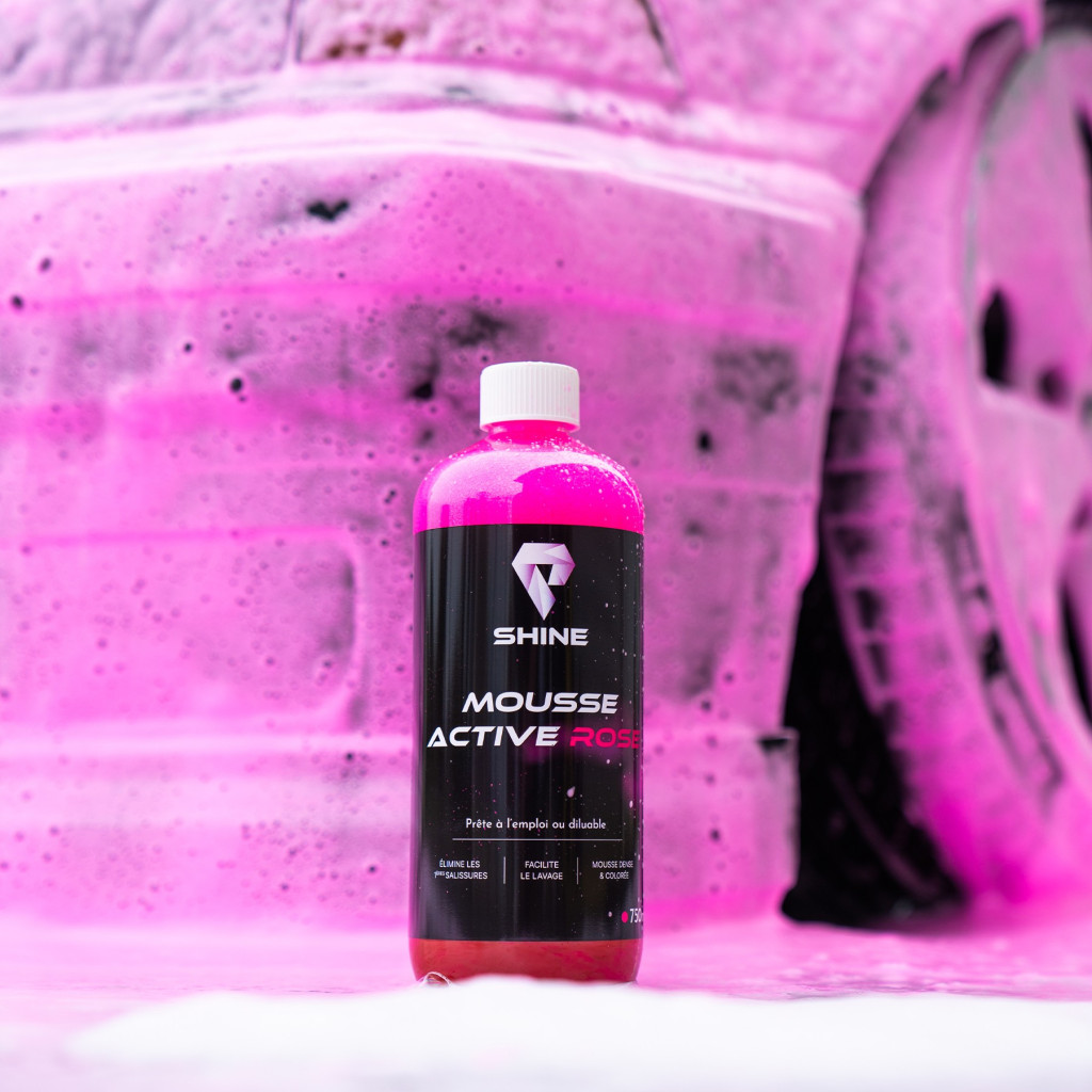 Une mousse de prélavage efficace, rose et parfumée, pour un lavage fun et visuel.