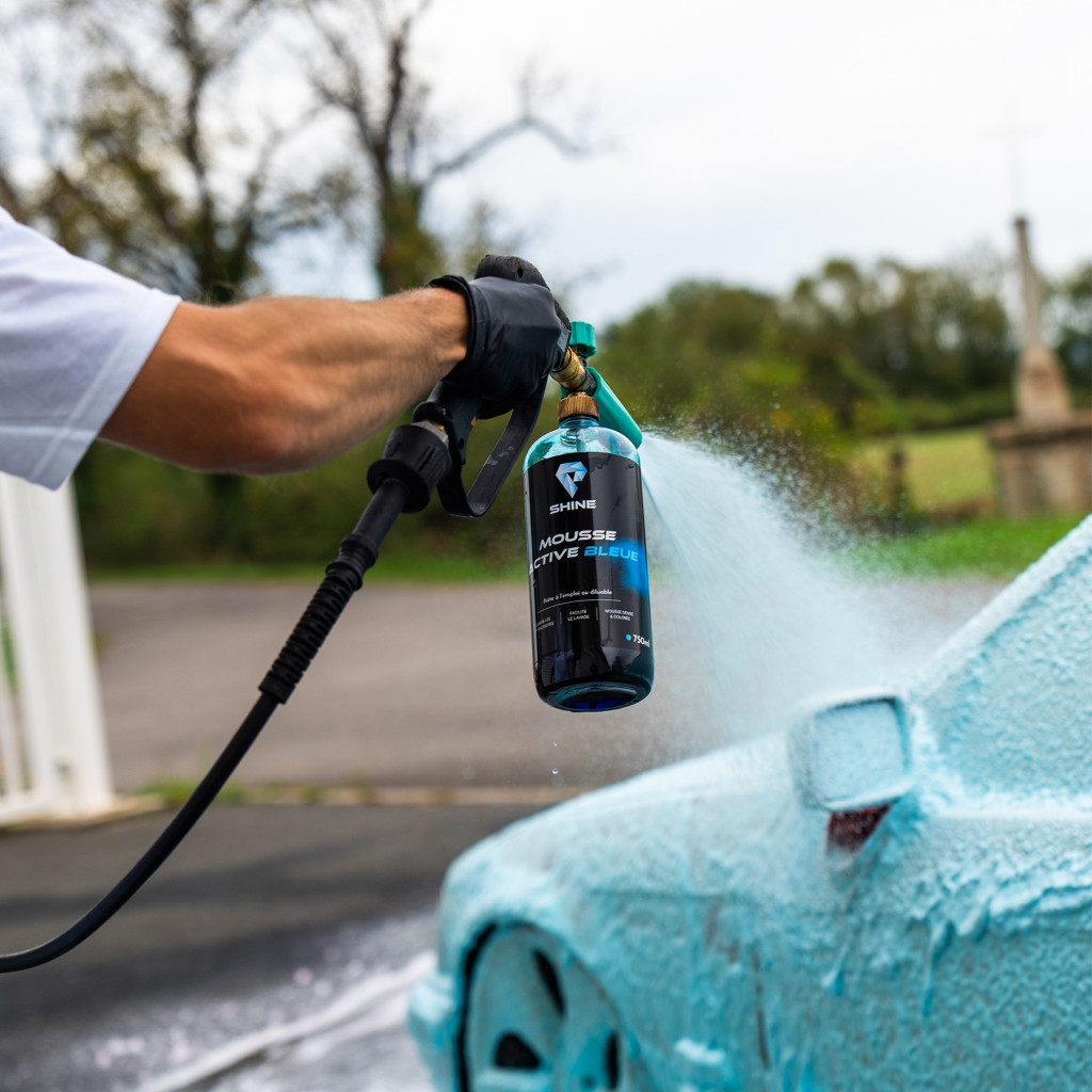 Une mousse de prélavage efficace, Bleue et parfumée, pour un lavage fun et visuel.
