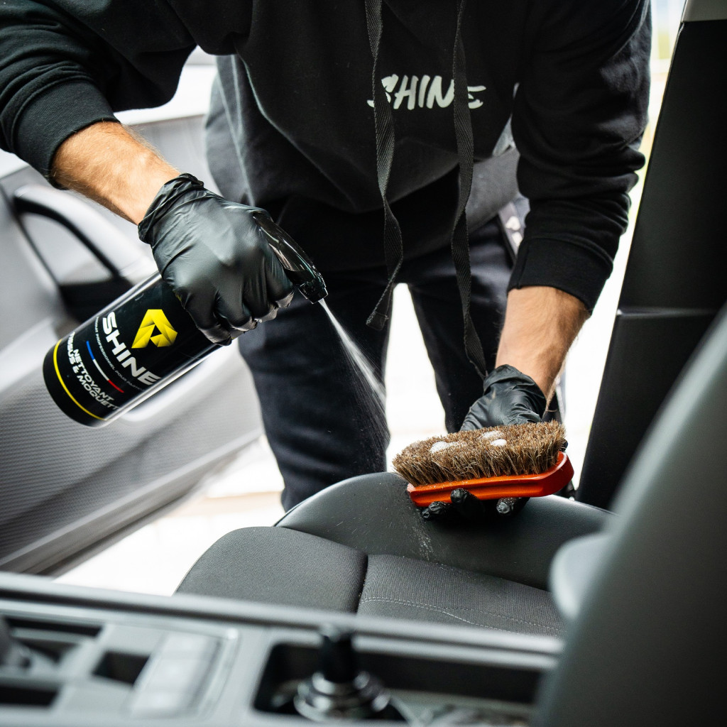 Nettoyant Tissus et moquettes Shine – Sièges et tapis auto propres