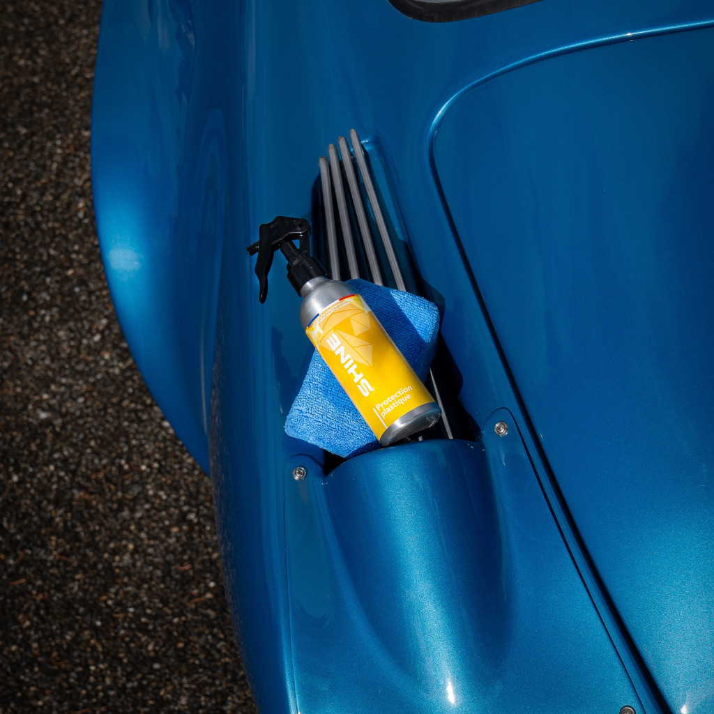 Protection plastiques intérieurs voiture – Finition naturelle | Shine