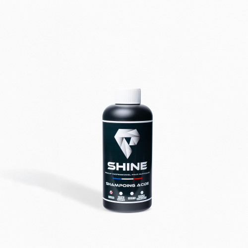 Shampoing acide voiture – Décontamination calcaire & traces | Shine