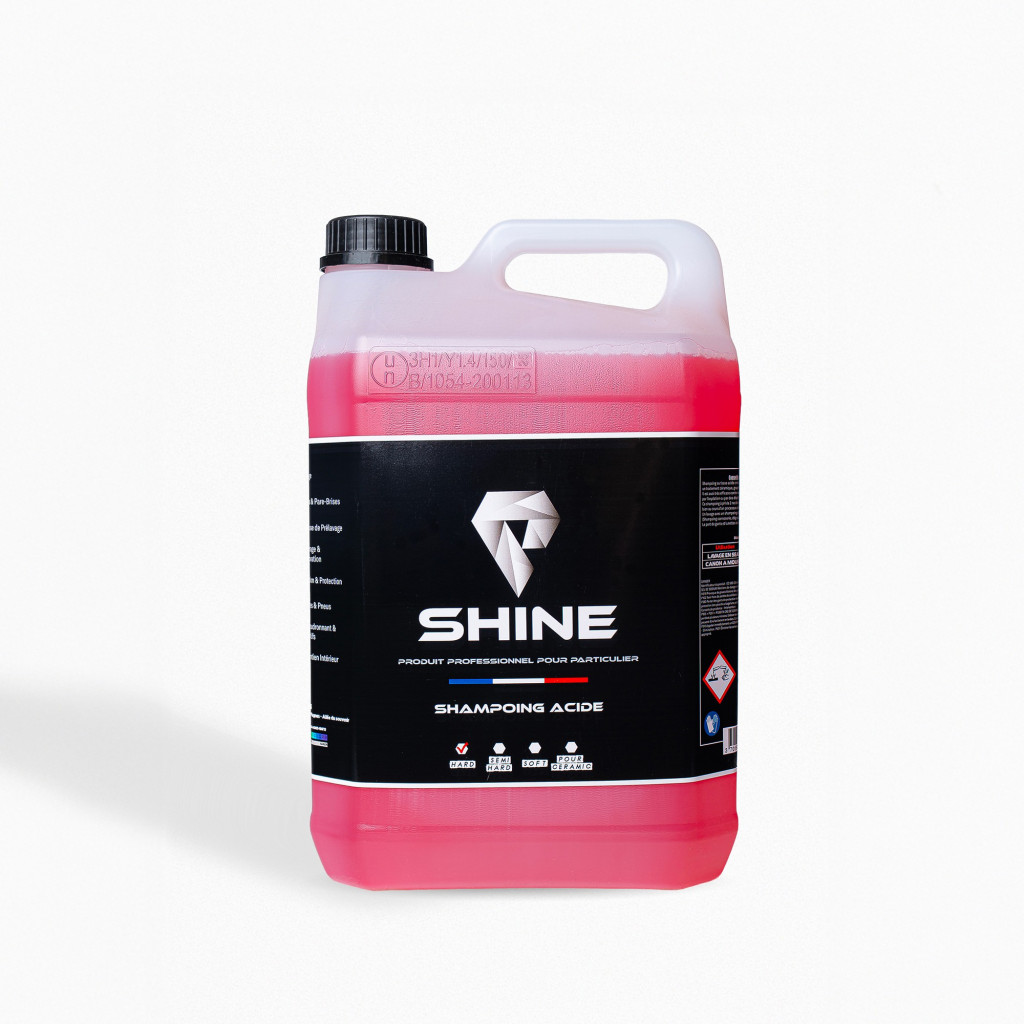 Shampoing acide voiture – Décontamination calcaire & traces | Shine